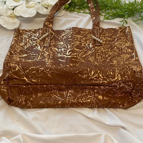 APD Designs Handmade Rose Gold Metallic Crinkled Tan Leather Tote - Picture 6 of 9
